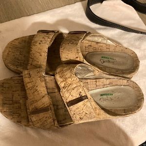 Bare traps sandals size 9M